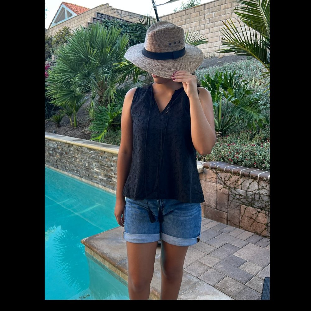 Sleeveless blouse